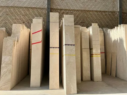 تصویر 1 از سنگ تراورتن تکاب سطحی یکنواخت و زیبا برای دیوار ها